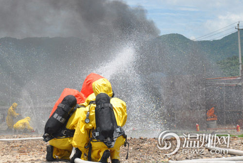 化工厂连环“爆炸”鹿城应急救援演练（图）