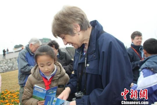 “世界水日”三峡大坝千人倡环保（图）