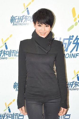 胡杏儿曝张智霖总给自己介绍新男友：货色都不错