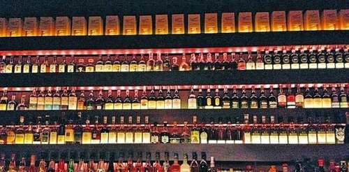 张惠妹与男友开夜店 卖天价酒走高端风(图)