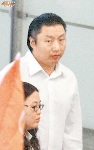 林志玲邱士楷前后脚抵上海 戴口罩不想被认出