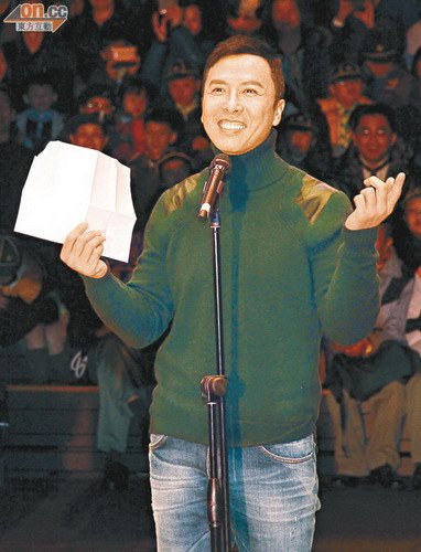 甄子丹发照片解相思 汪圆圆被称“蔡太”脸红