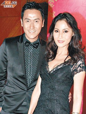 马德钟与爱妻庆祝结婚20周年 笑称会努力造人