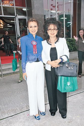 赌王女儿绯闻缠身 三太四太齐封口不谈女儿事