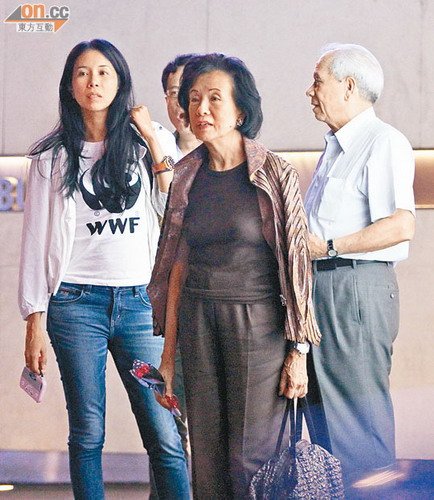 莫文蔚家庭饭局老公未现身 莫母不担心女儿感情