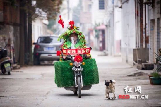 网曝澧县街头最酷环保大叔修电器爱发明(图)