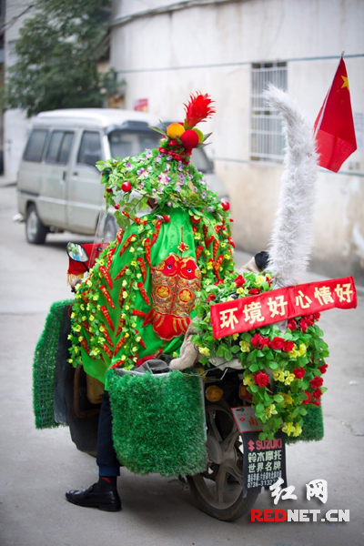 网曝澧县街头最酷环保大叔修电器爱发明(图)