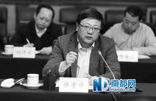 新任环保部长为何必须请辞全国人大常委会委员？