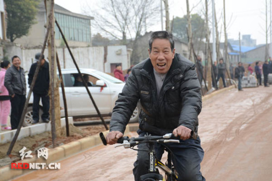 百户村民骑行滨河大道体验环保浏阳河新生活（图）