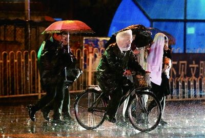 雷雨春夜来京