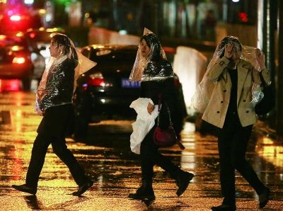 雷雨春夜来京