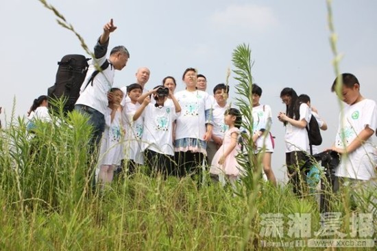 长沙400名环保志愿者呼吁保护大泽湖