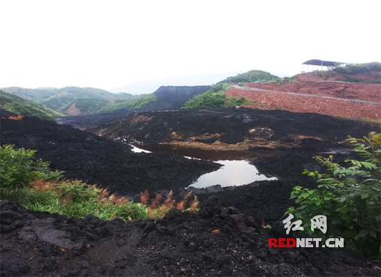 湖南泸溪县多家高污染企业肆意排污群众唉声载道