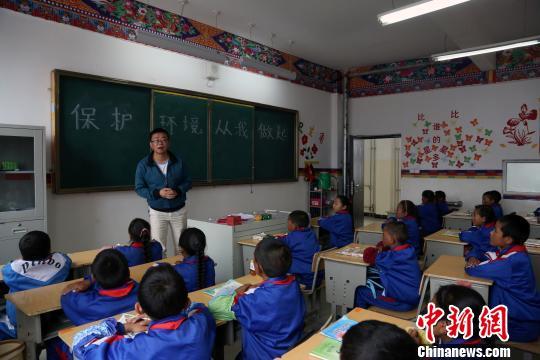 青海杂多率先将环保教育纳入小学课堂